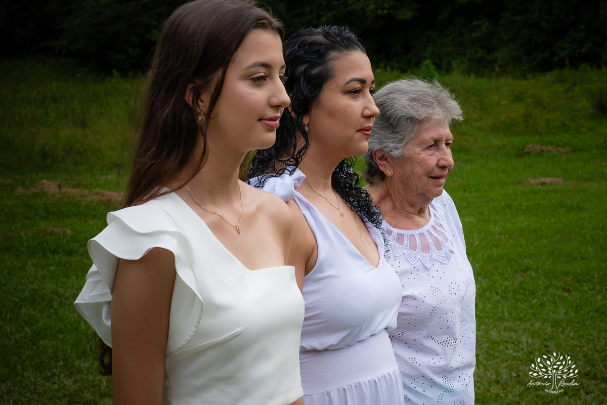 Ensaio de 15 anos - Fotografia de debutante - Memórias em família - Cerro Grande do Sul - Fotógrafo Antonielly - Antonio Rocha - Conexão e emoção - Fotografia premiada - Ensaio em cidade natal - Fotos simbólicas - Pelotas - Avós - Fotos de 1 5 anos