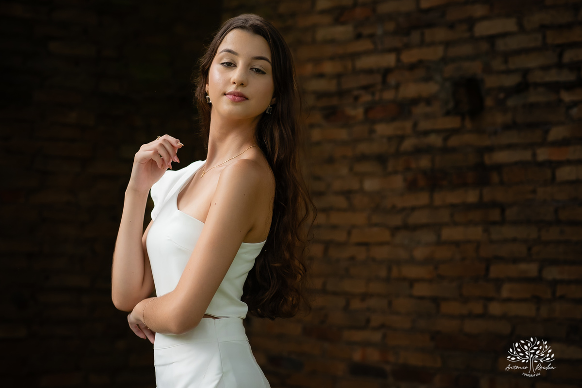 Ensaio de 15 anos - Fotografia de debutante - Memórias em família - Cerro Grande do Sul - Fotógrafo Antonielly - Antonio Rocha - Conexão e emoção - Fotografia premiada - Ensaio em cidade natal - Fotos simbólicas - Pelotas - Avós - Fotos de 1 5 anos