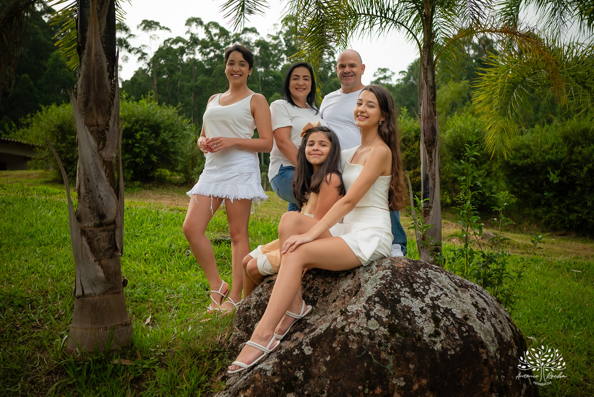 Ensaio de 15 anos - Fotografia de debutante - Memórias em família - Cerro Grande do Sul - Fotógrafo Antonielly - Antonio Rocha - Conexão e emoção - Fotografia premiada - Ensaio em cidade natal - Fotos simbólicas - Pelotas - Avós - Fotos de 1 5 anos