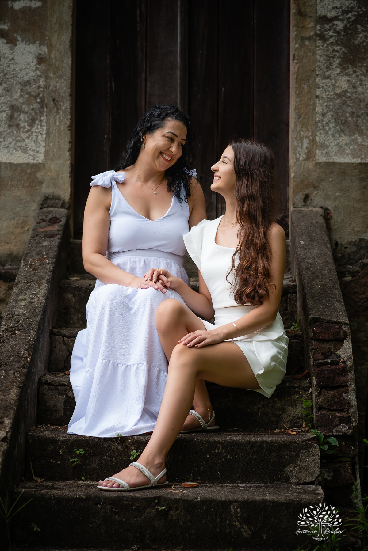 Ensaio de 15 anos - Fotografia de debutante - Memórias em família - Cerro Grande do Sul - Fotógrafo Antonielly - Antonio Rocha - Conexão e emoção - Fotografia premiada - Ensaio em cidade natal - Fotos simbólicas - Pelotas - Avós - Fotos de 1 5 anos