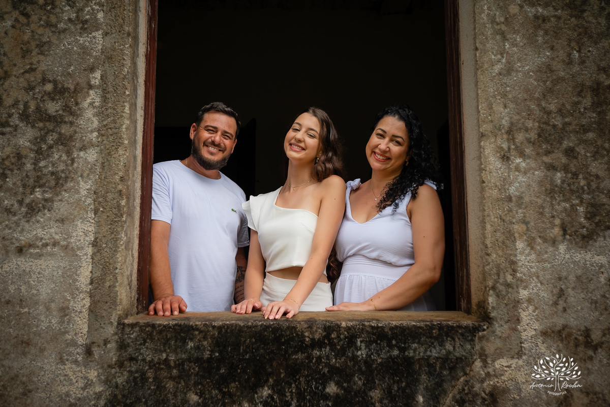 Ensaio de 15 anos - Fotografia de debutante - Memórias em família - Cerro Grande do Sul - Fotógrafo Antonielly - Antonio Rocha - Conexão e emoção - Fotografia premiada - Ensaio em cidade natal - Fotos simbólicas - Pelotas - Avós - Fotos de 1 5 anos