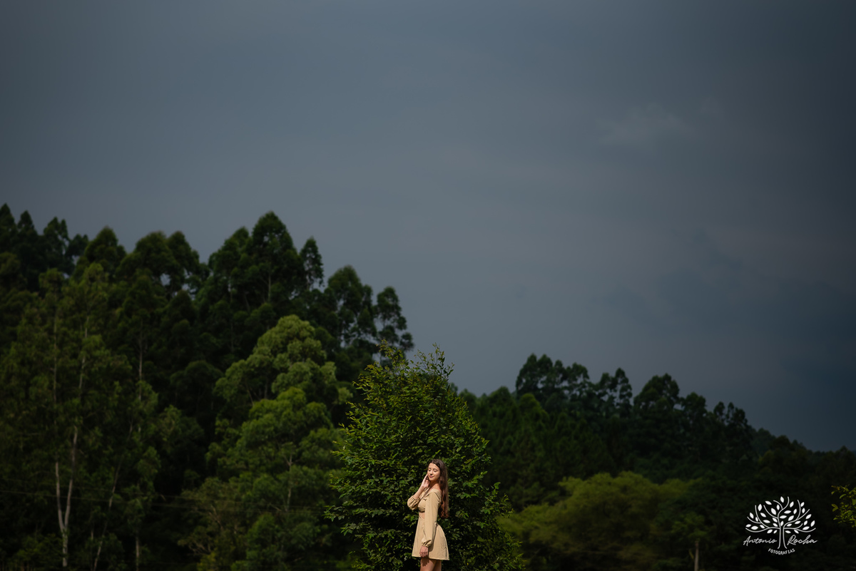 Ensaio de 15 anos - Fotografia de debutante - Memórias em família - Cerro Grande do Sul - Fotógrafo Antonielly - Antonio Rocha - Conexão e emoção - Fotografia premiada - Ensaio em cidade natal - Fotos simbólicas - Pelotas - Avós - Fotos de 1 5 anos