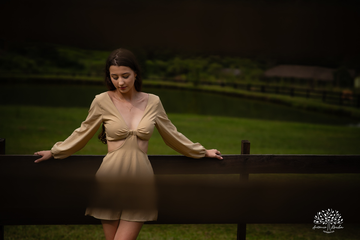 Ensaio de 15 anos - Fotografia de debutante - Memórias em família - Cerro Grande do Sul - Fotógrafo Antonielly - Antonio Rocha - Conexão e emoção - Fotografia premiada - Ensaio em cidade natal - Fotos simbólicas - Pelotas - Avós - Fotos de 1 5 anos