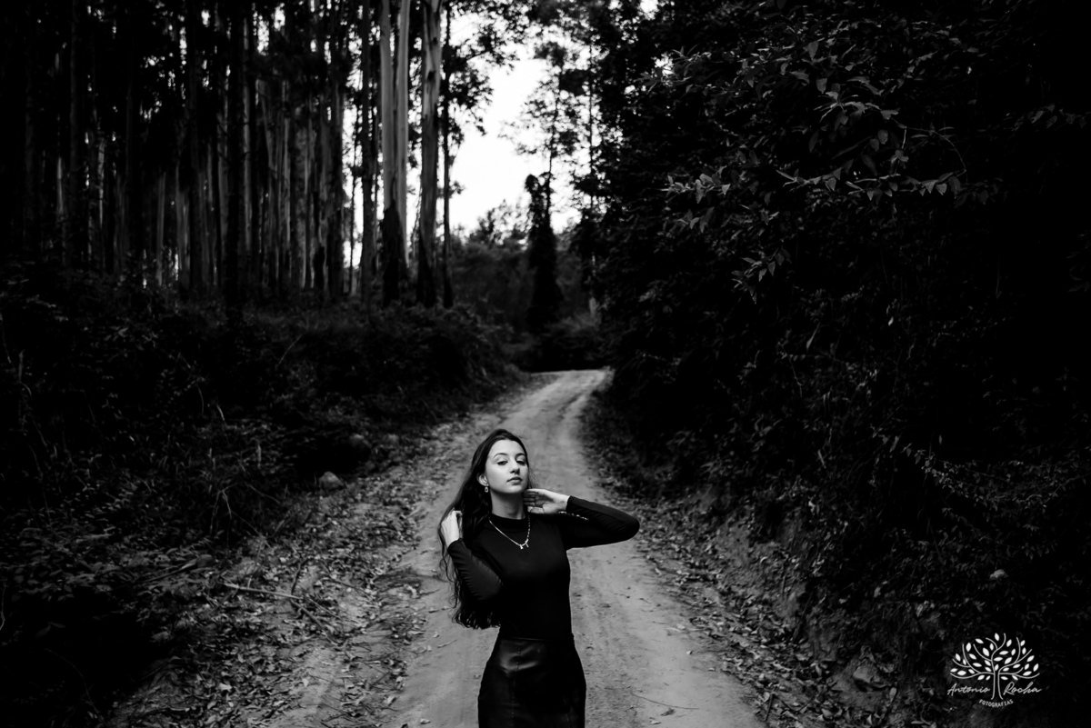 Ensaio de 15 anos - Fotografia de debutante - Memórias em família - Cerro Grande do Sul - Fotógrafo Antonielly - Antonio Rocha - Conexão e emoção - Fotografia premiada - Ensaio em cidade natal - Fotos simbólicas - Pelotas - Avós - Fotos de 1 5 anos