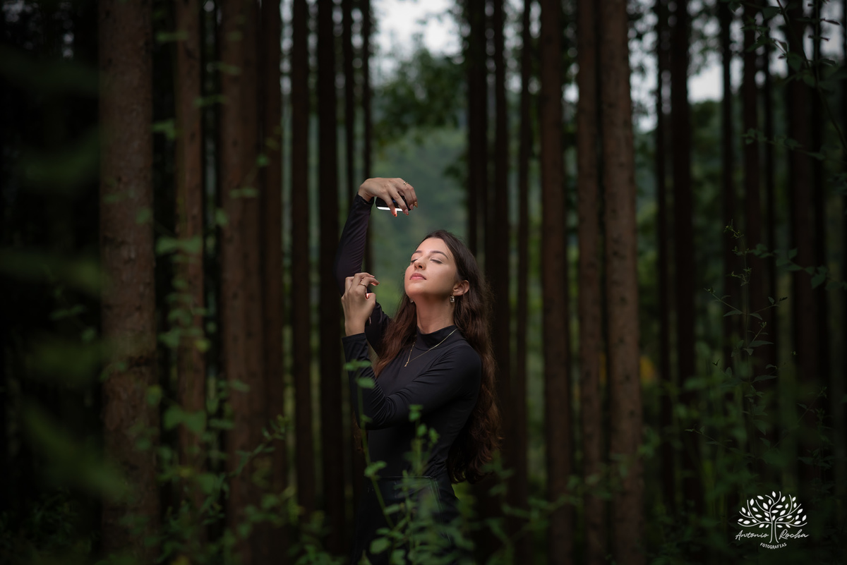 Ensaio de 15 anos - Fotografia de debutante - Memórias em família - Cerro Grande do Sul - Fotógrafo Antonielly - Antonio Rocha - Conexão e emoção - Fotografia premiada - Ensaio em cidade natal - Fotos simbólicas - Pelotas - Avós - Fotos de 1 5 anos