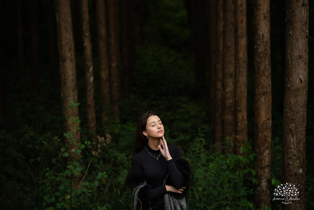 Ensaio de 15 anos - Fotografia de debutante - Memórias em família - Cerro Grande do Sul - Fotógrafo Antonielly - Antonio Rocha - Conexão e emoção - Fotografia premiada - Ensaio em cidade natal - Fotos simbólicas - Pelotas - Avós - Fotos de 1 5 anos