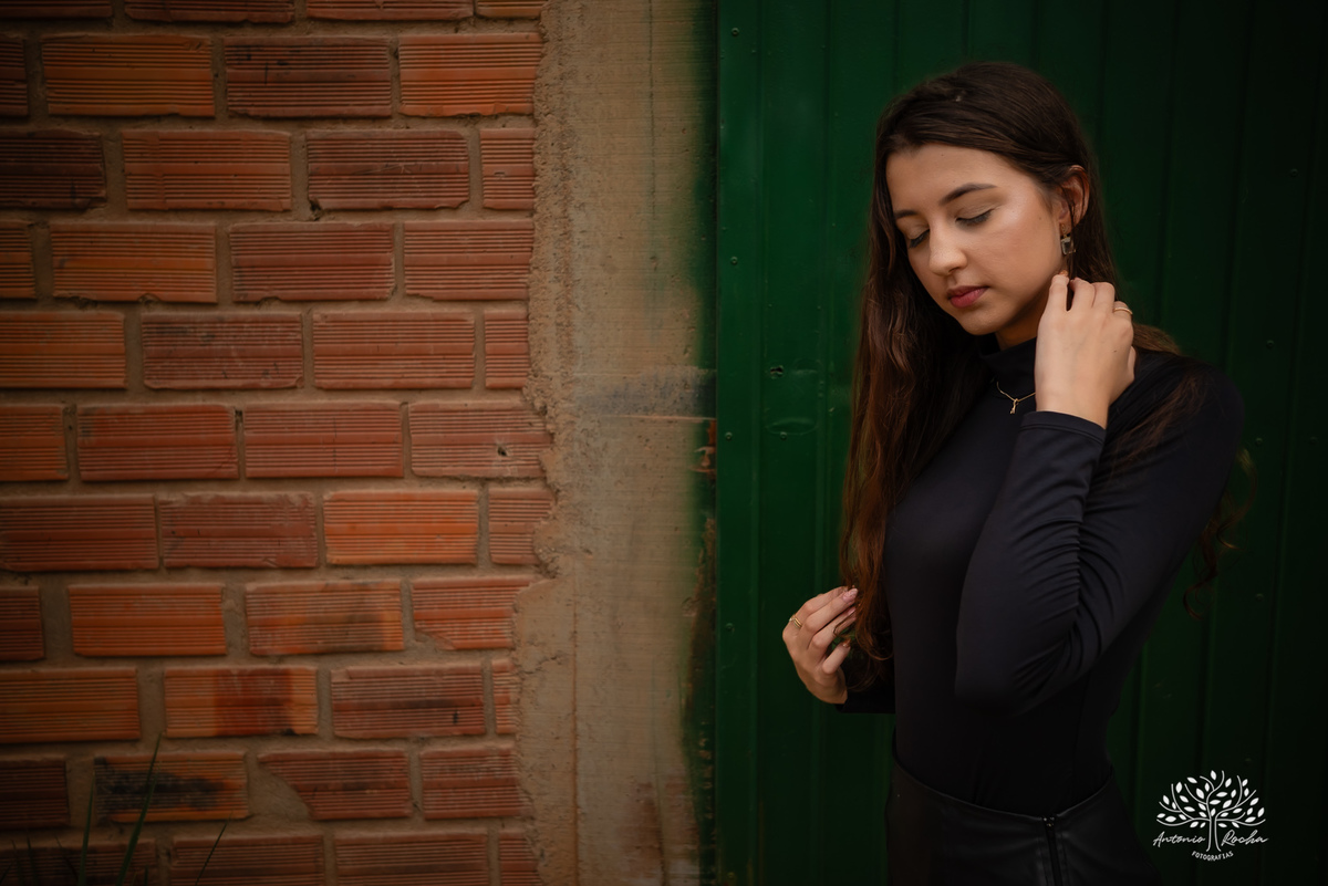 Ensaio de 15 anos - Fotografia de debutante - Memórias em família - Cerro Grande do Sul - Fotógrafo Antonielly - Antonio Rocha - Conexão e emoção - Fotografia premiada - Ensaio em cidade natal - Fotos simbólicas - Pelotas - Avós - Fotos de 1 5 anos