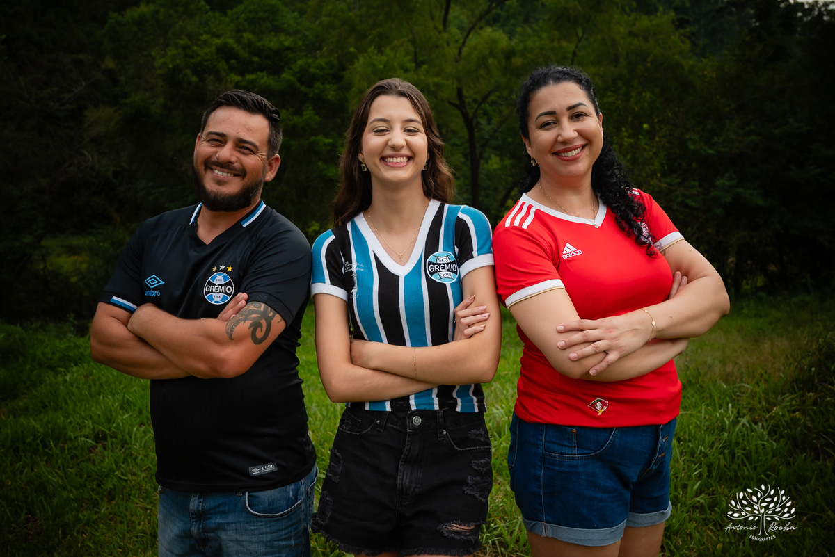 Ensaio de 15 anos - Fotografia de debutante - Memórias em família - Cerro Grande do Sul - Fotógrafo Antonielly - Antonio Rocha - Conexão e emoção - Fotografia premiada - Ensaio em cidade natal - Fotos simbólicas - Pelotas - Avós - Fotos de 1 5 anos
