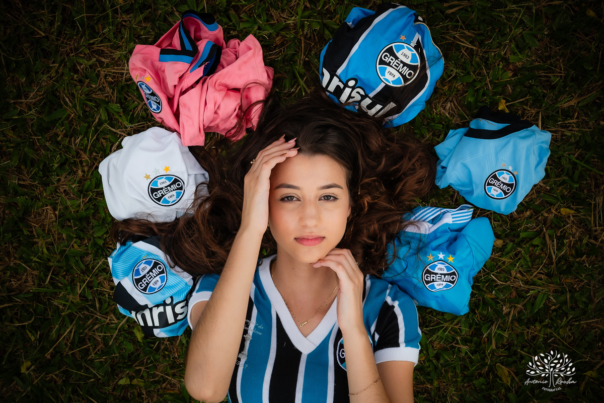 Ensaio de 15 anos - Fotografia de debutante - Memórias em família - Cerro Grande do Sul - Fotógrafo Antonielly - Antonio Rocha - Conexão e emoção - Fotografia premiada - Ensaio em cidade natal - Fotos simbólicas - Pelotas - Avós - Fotos de 1 5 anos