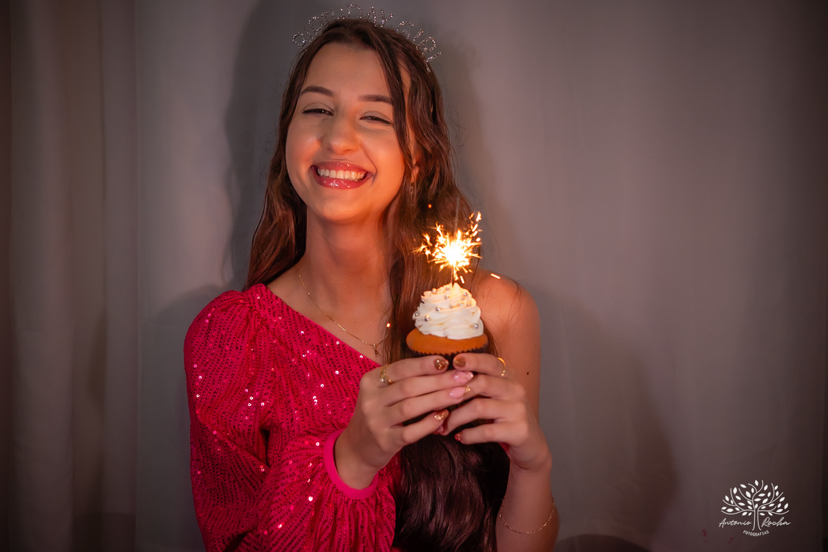 Ensaio de 15 anos - Fotografia de debutante - Memórias em família - Cerro Grande do Sul - Fotógrafo Antonielly - Antonio Rocha - Conexão e emoção - Fotografia premiada - Ensaio em cidade natal - Fotos simbólicas - Pelotas - Avós - Fotos de 1 5 anos