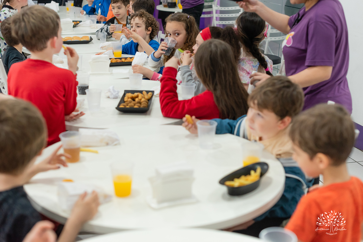 Rodrigo - aniversário - 7 anos - festa infantil - Sonic - fotos de aniversário - amigos - diversão - futebol - pipoca - algodão doce - momento especial - parabéns - família - registro fotográfico - Antonio Rocha Fotografias - Pelotas - Lanche Infantil
