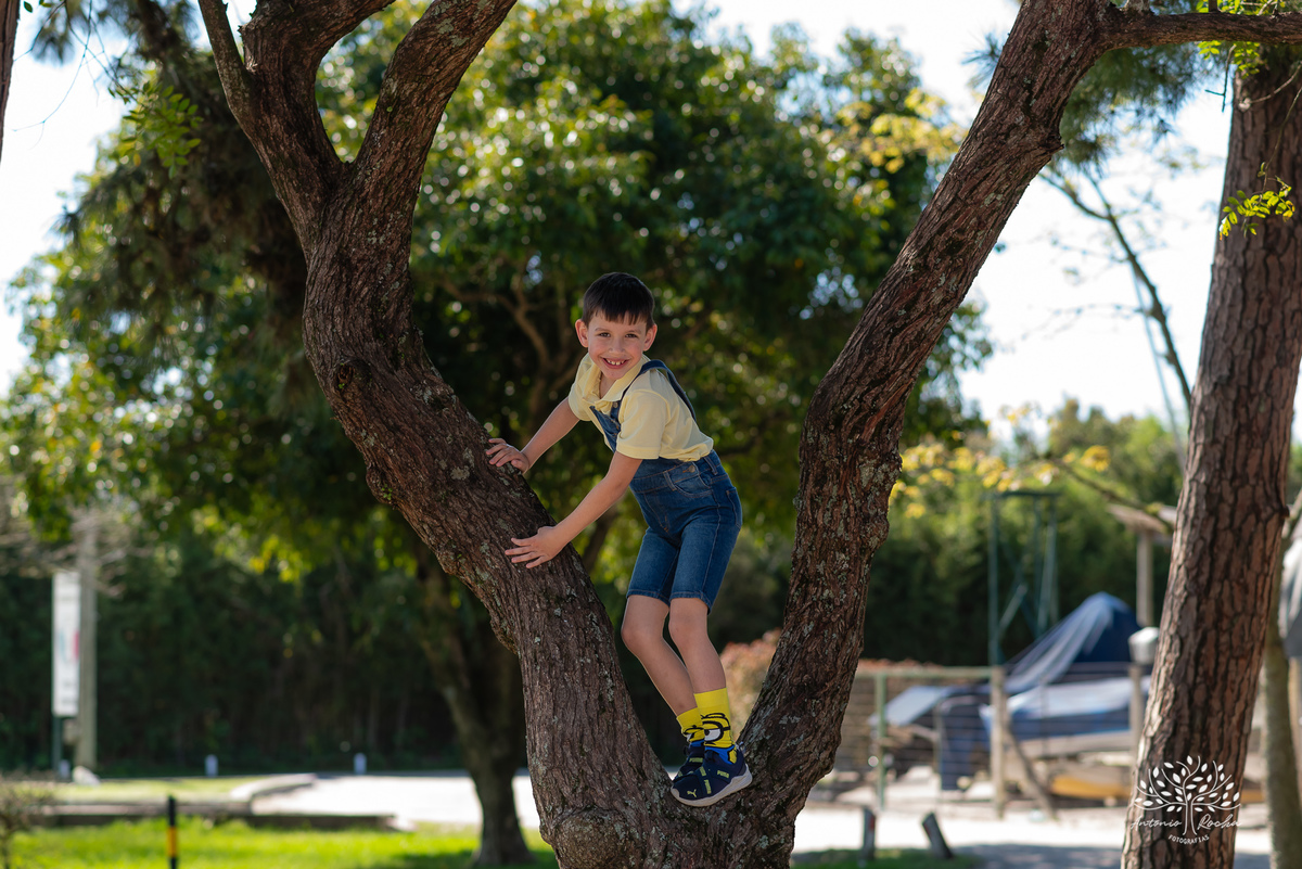 fotografia infantil - festa de aniversário - 7 anos - tema Minions - pé descalço - fotografia profissional - Antonio Rocha Fotografias - aniversário ao ar livre - Pelotas - Caça e Pesca - celebração em família - Antonio Rocha Fotografias - Festa Criança