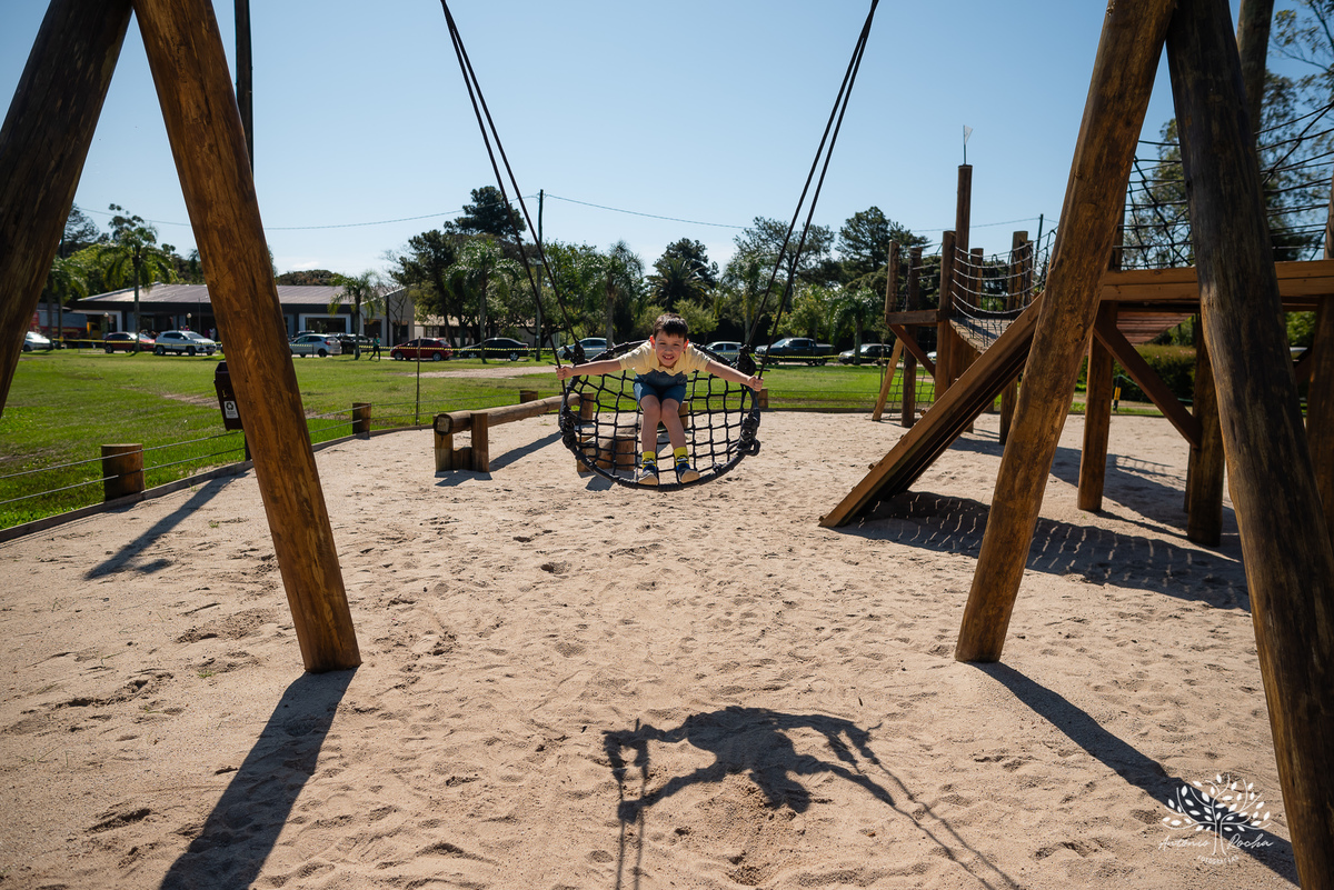 fotografia infantil - festa de aniversário - 7 anos - tema Minions - pé descalço - fotografia profissional - Antonio Rocha Fotografias - aniversário ao ar livre - Pelotas - Caça e Pesca - celebração em família - Antonio Rocha Fotografias - Festa Criança