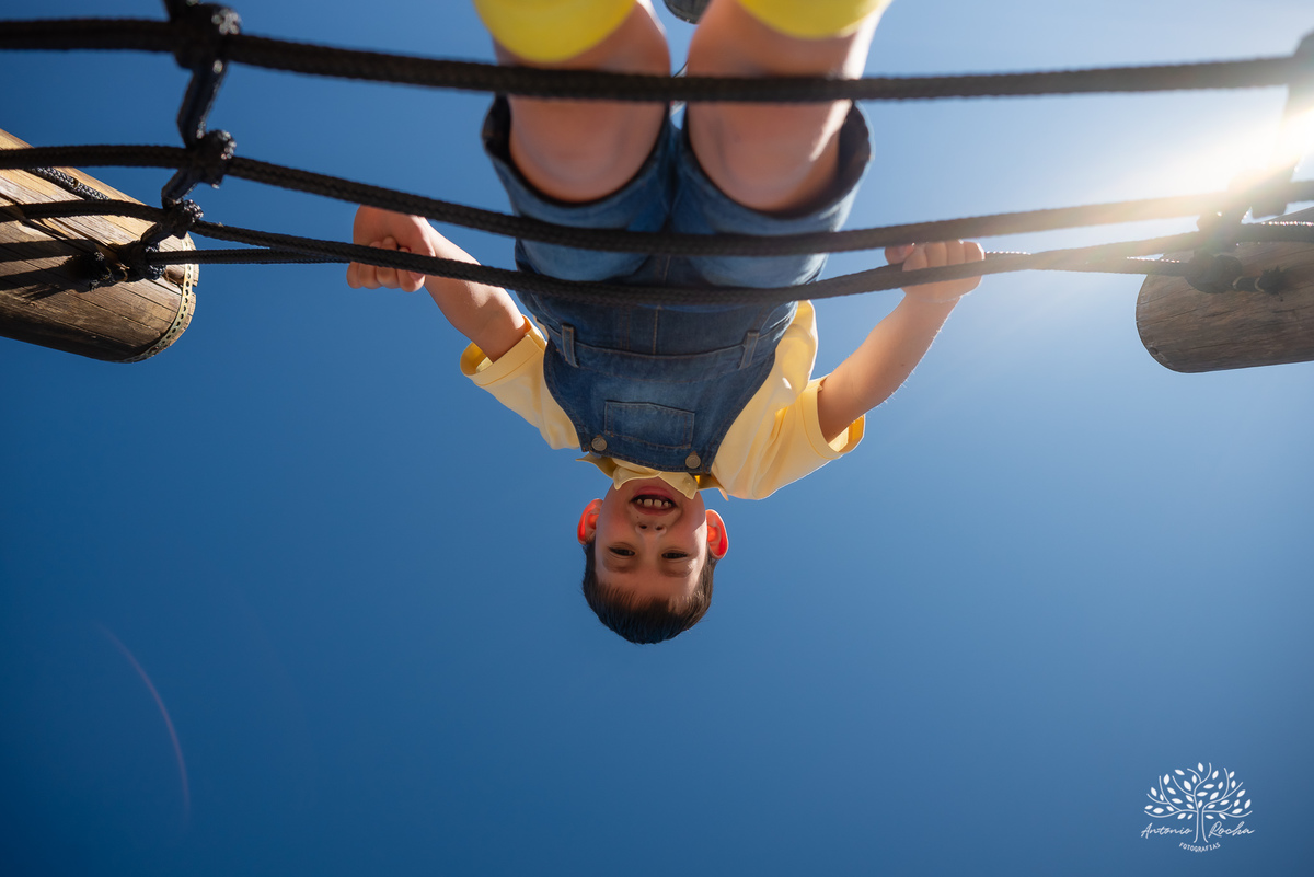 fotografia infantil - festa de aniversário - 7 anos - tema Minions - pé descalço - fotografia profissional - Antonio Rocha Fotografias - aniversário ao ar livre - Pelotas - Caça e Pesca - celebração em família - Antonio Rocha Fotografias - Festa Criança