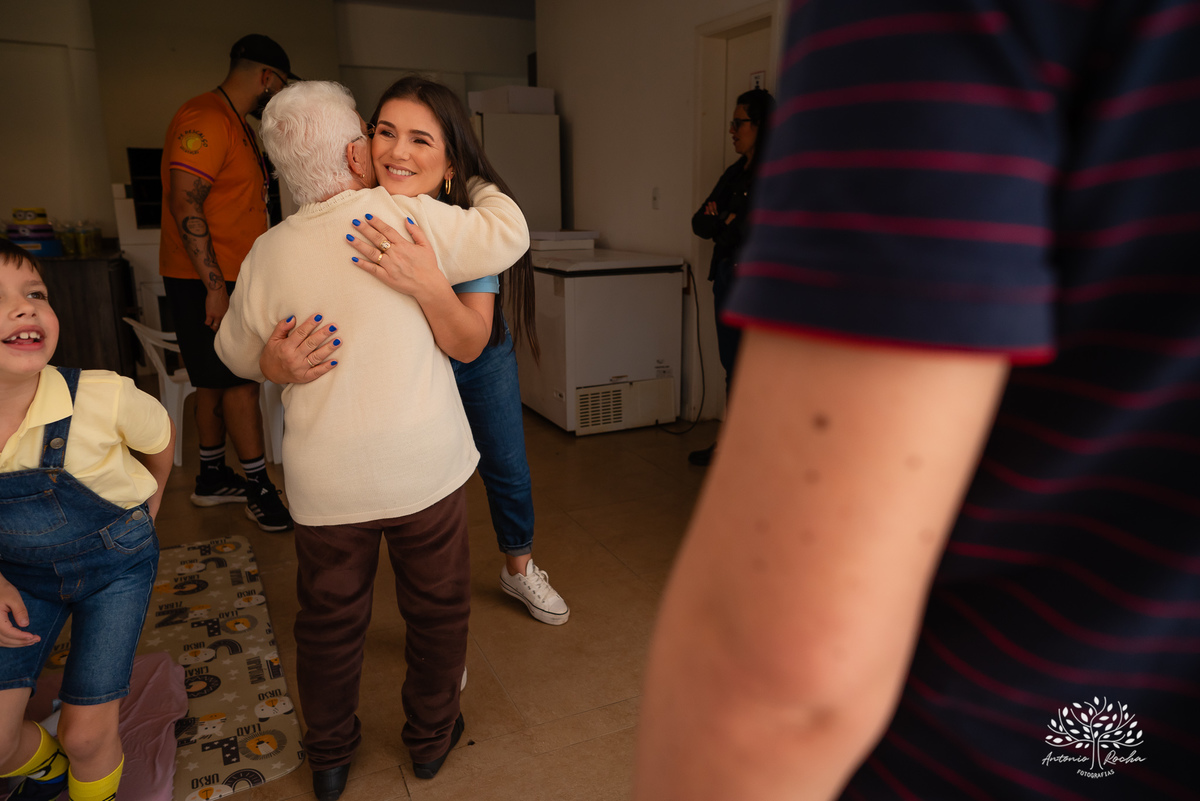fotografia infantil - festa de aniversário - 7 anos - tema Minions - pé descalço - fotografia profissional - Antonio Rocha Fotografias - aniversário ao ar livre - Pelotas - Caça e Pesca - celebração em família - Antonio Rocha Fotografias - Festa Criança