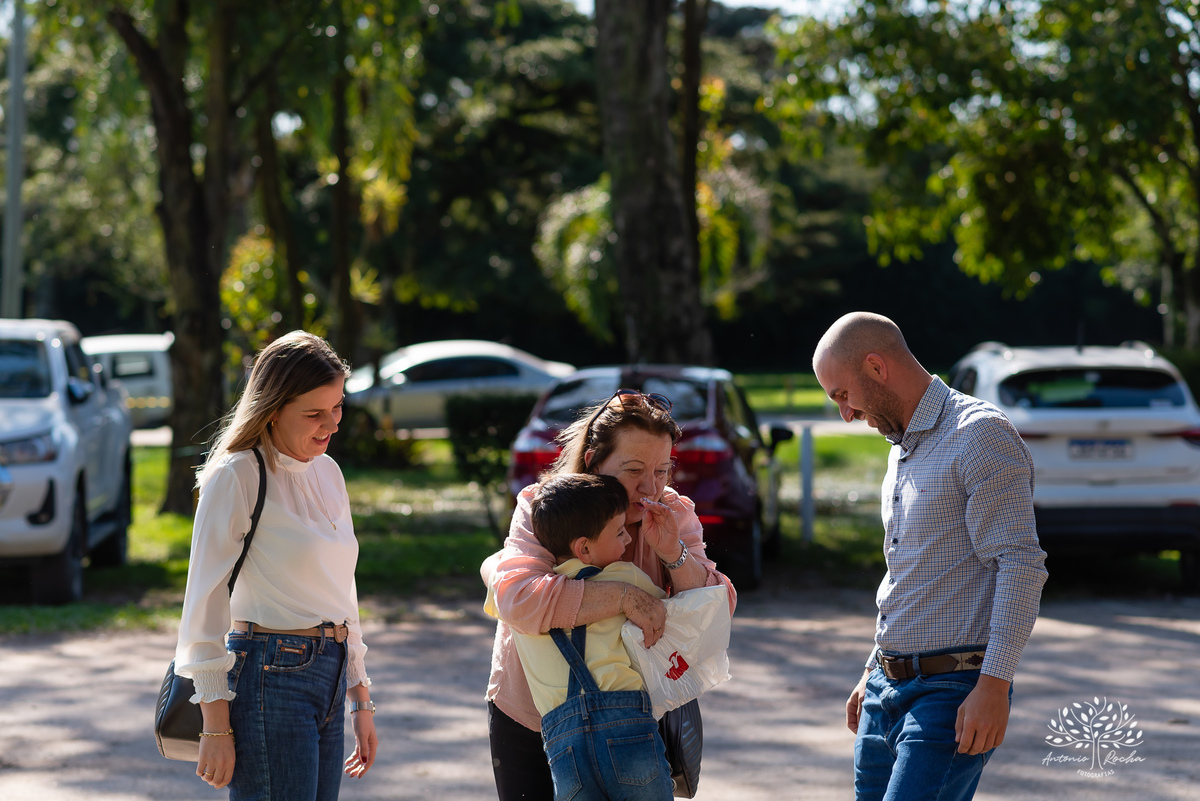fotografia infantil - festa de aniversário - 7 anos - tema Minions - pé descalço - fotografia profissional - Antonio Rocha Fotografias - aniversário ao ar livre - Pelotas - Caça e Pesca - celebração em família - Antonio Rocha Fotografias - Festa Criança