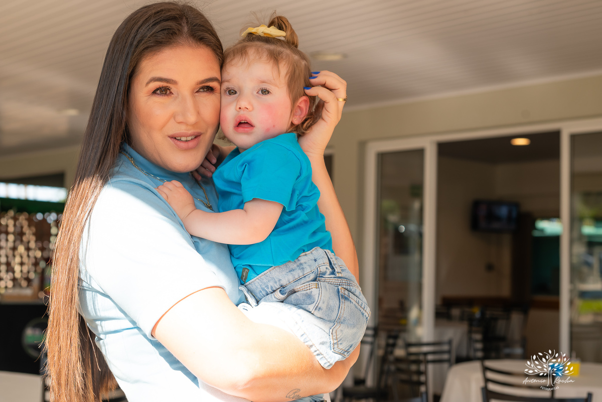 fotografia infantil - festa de aniversário - 7 anos - tema Minions - pé descalço - fotografia profissional - Antonio Rocha Fotografias - aniversário ao ar livre - Pelotas - Caça e Pesca - celebração em família - Antonio Rocha Fotografias - Festa Criança