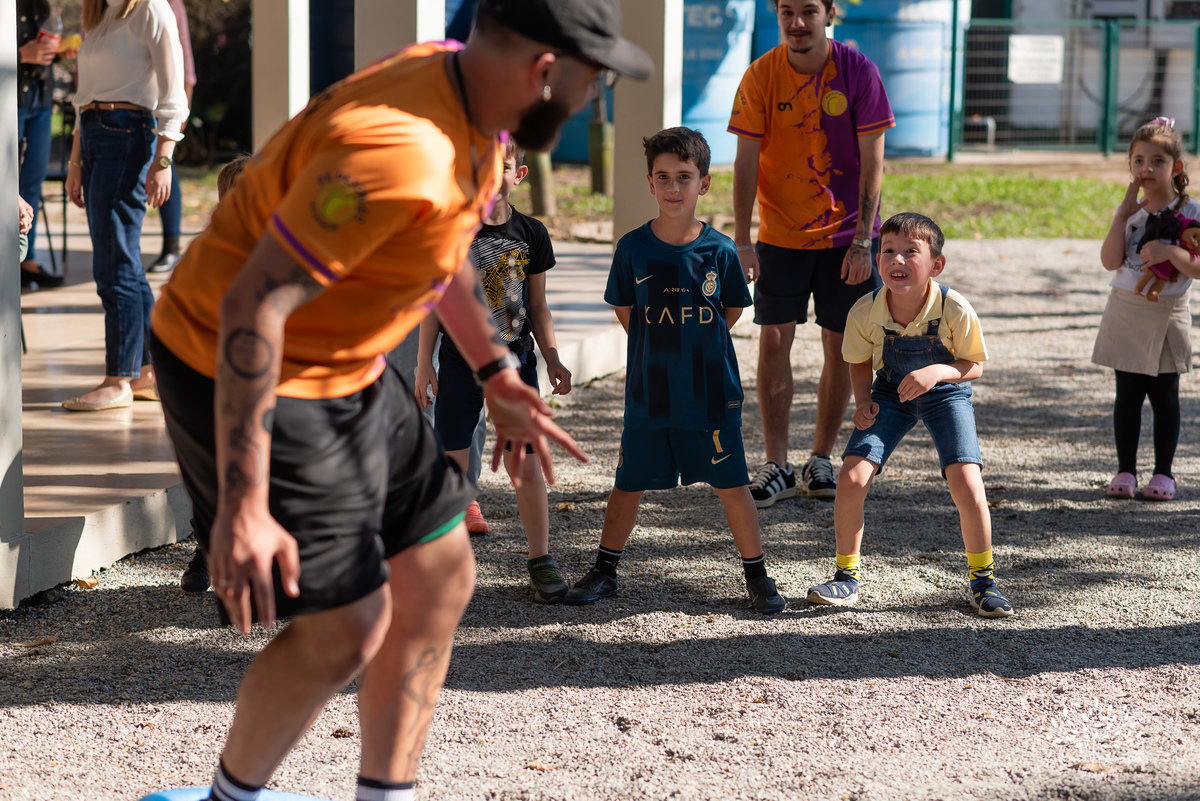 fotografia infantil - festa de aniversário - 7 anos - tema Minions - pé descalço - fotografia profissional - Antonio Rocha Fotografias - aniversário ao ar livre - Pelotas - Caça e Pesca - celebração em família - Antonio Rocha Fotografias - Festa Criança