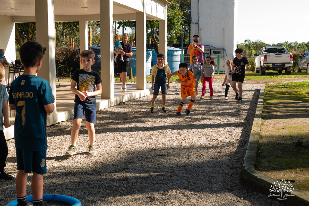 fotografia infantil - festa de aniversário - 7 anos - tema Minions - pé descalço - fotografia profissional - Antonio Rocha Fotografias - aniversário ao ar livre - Pelotas - Caça e Pesca - celebração em família - Antonio Rocha Fotografias - Festa Criança