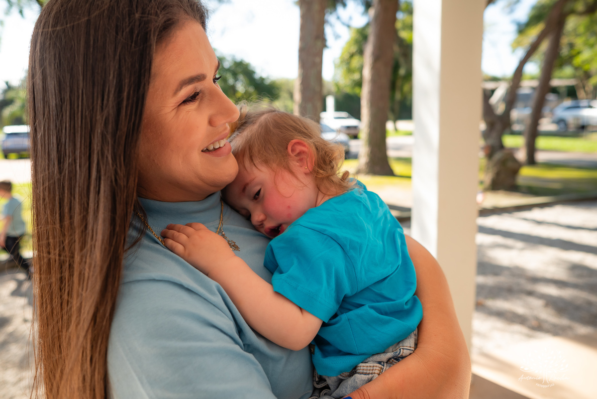 fotografia infantil - festa de aniversário - 7 anos - tema Minions - pé descalço - fotografia profissional - Antonio Rocha Fotografias - aniversário ao ar livre - Pelotas - Caça e Pesca - celebração em família - Antonio Rocha Fotografias - Festa Criança