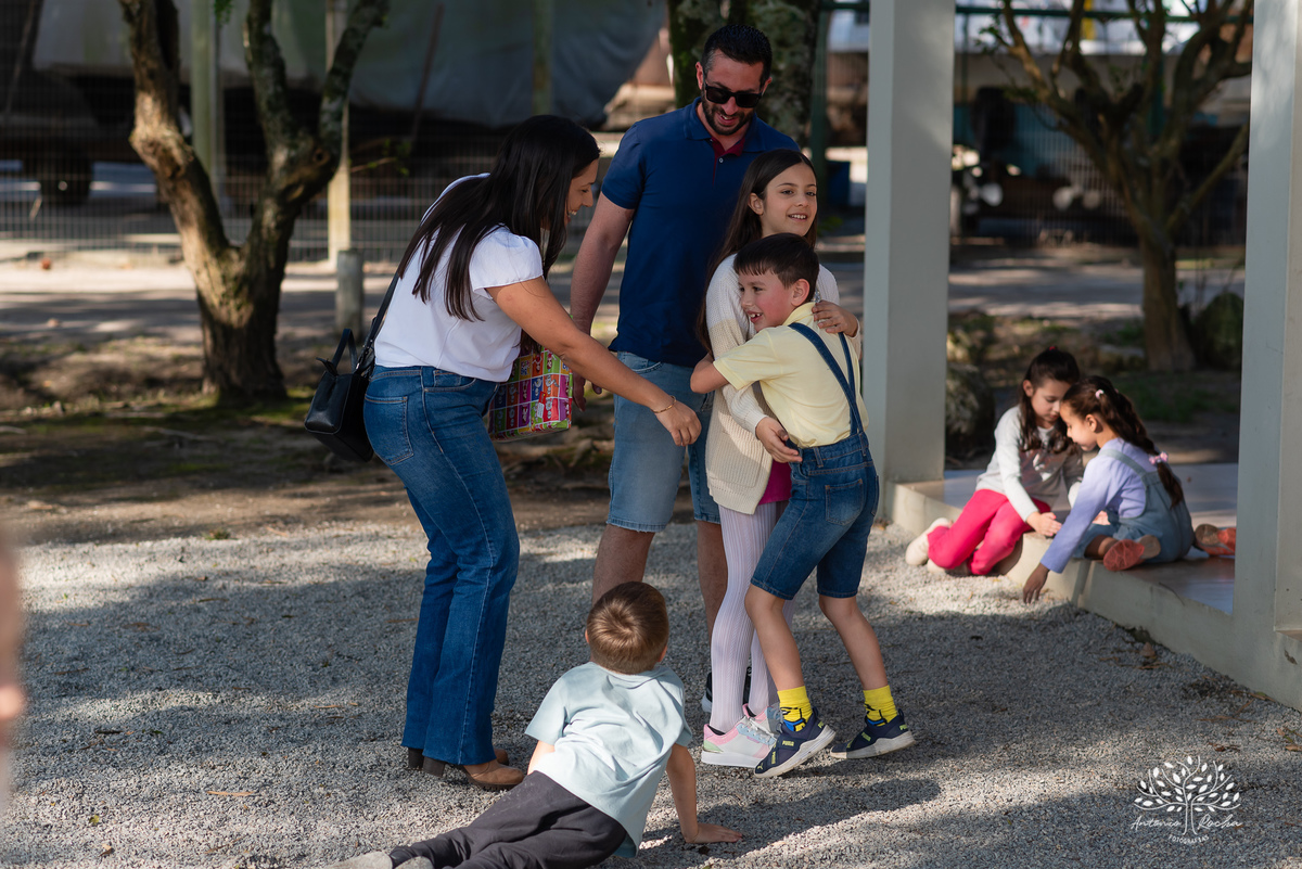 fotografia infantil - festa de aniversário - 7 anos - tema Minions - pé descalço - fotografia profissional - Antonio Rocha Fotografias - aniversário ao ar livre - Pelotas - Caça e Pesca - celebração em família - Antonio Rocha Fotografias - Festa Criança