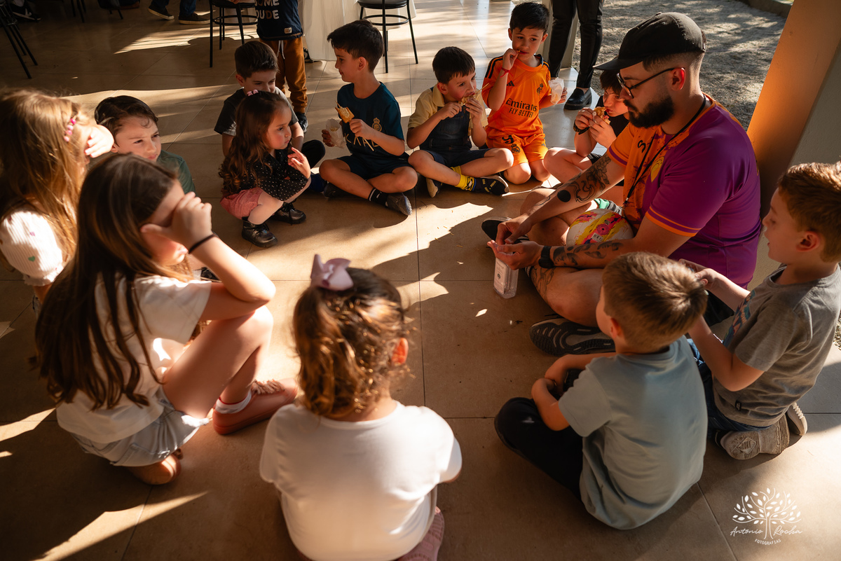 fotografia infantil - festa de aniversário - 7 anos - tema Minions - pé descalço - fotografia profissional - Antonio Rocha Fotografias - aniversário ao ar livre - Pelotas - Caça e Pesca - celebração em família - Antonio Rocha Fotografias - Festa Criança