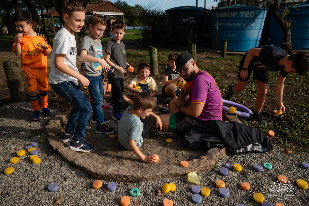 fotografia infantil - festa de aniversário - 7 anos - tema Minions - pé descalço - fotografia profissional - Antonio Rocha Fotografias - aniversário ao ar livre - Pelotas - Caça e Pesca - celebração em família - Antonio Rocha Fotografias - Festa Criança