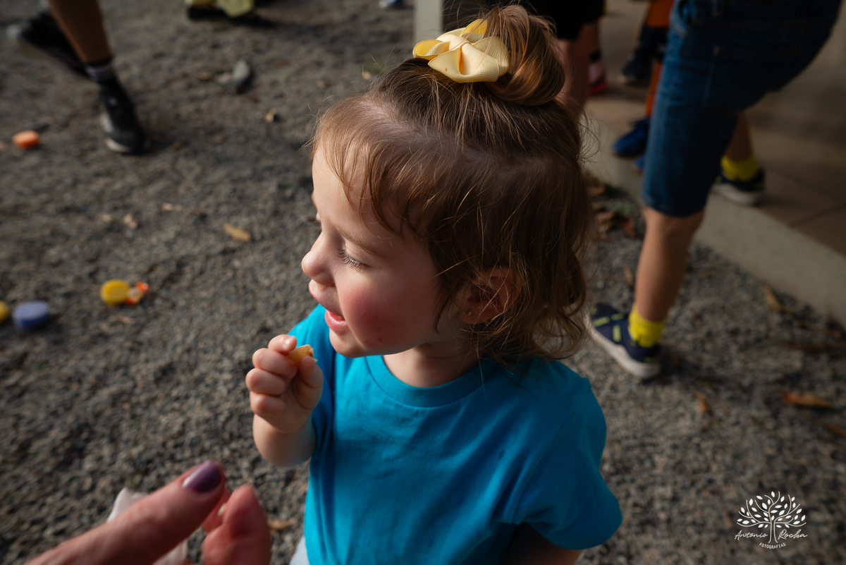 fotografia infantil - festa de aniversário - 7 anos - tema Minions - pé descalço - fotografia profissional - Antonio Rocha Fotografias - aniversário ao ar livre - Pelotas - Caça e Pesca - celebração em família - Antonio Rocha Fotografias - Festa Criança