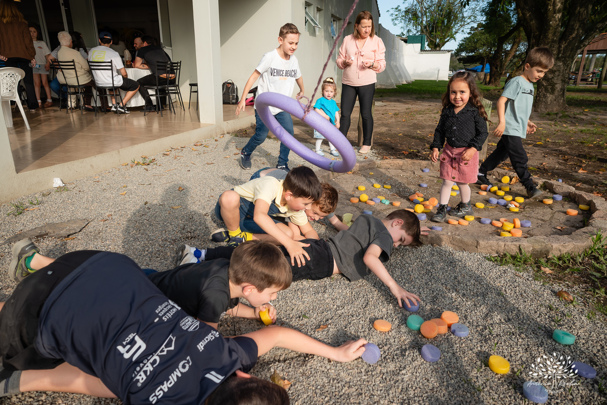 fotografia infantil - festa de aniversário - 7 anos - tema Minions - pé descalço - fotografia profissional - Antonio Rocha Fotografias - aniversário ao ar livre - Pelotas - Caça e Pesca - celebração em família - Antonio Rocha Fotografias - Festa Criança