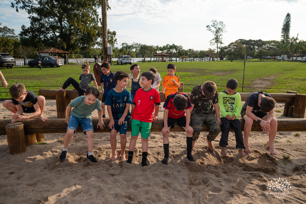 fotografia infantil - festa de aniversário - 7 anos - tema Minions - pé descalço - fotografia profissional - Antonio Rocha Fotografias - aniversário ao ar livre - Pelotas - Caça e Pesca - celebração em família - Antonio Rocha Fotografias - Festa Criança