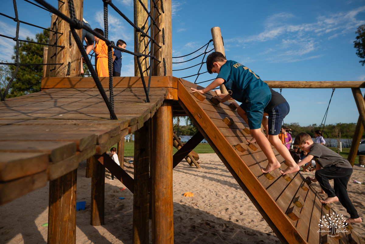 fotografia infantil - festa de aniversário - 7 anos - tema Minions - pé descalço - fotografia profissional - Antonio Rocha Fotografias - aniversário ao ar livre - Pelotas - Caça e Pesca - celebração em família - Antonio Rocha Fotografias - Festa Criança