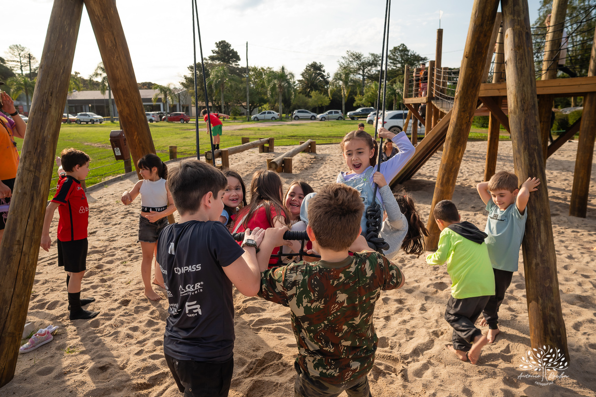 fotografia infantil - festa de aniversário - 7 anos - tema Minions - pé descalço - fotografia profissional - Antonio Rocha Fotografias - aniversário ao ar livre - Pelotas - Caça e Pesca - celebração em família - Antonio Rocha Fotografias - Festa Criança