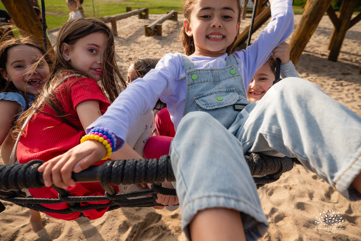 fotografia infantil - festa de aniversário - 7 anos - tema Minions - pé descalço - fotografia profissional - Antonio Rocha Fotografias - aniversário ao ar livre - Pelotas - Caça e Pesca - celebração em família - Antonio Rocha Fotografias - Festa Criança