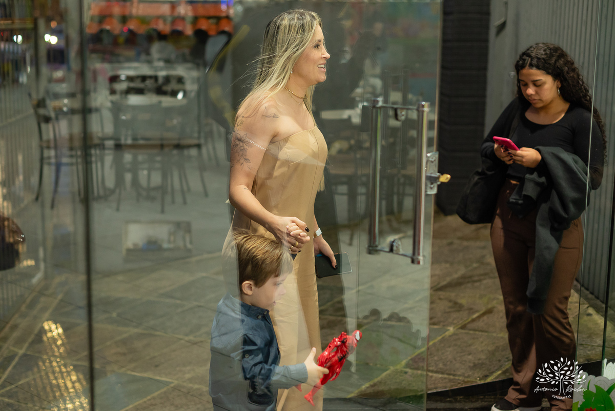 
aniversário - 4 anos - Vicente - fotografia infantil - festa infantil - super-heróis - amigos - família -  -Pelotas - playground - Antônio Rocha Fotografias - registro de momentos - tio Guigui - Homem Aranha - Hulck - infância - Meu Herói