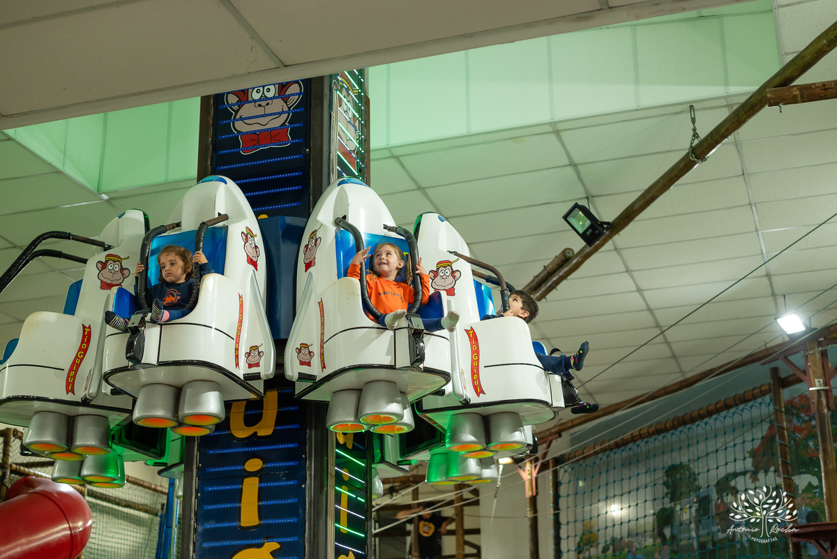 aniversário - 4 anos - Vicente - fotografia infantil - festa infantil - super-heróis - amigos - família -  -Pelotas - playground - Antônio Rocha Fotografias - registro de momentos - tio Guigui - Homem Aranha - Hulck - infância - Meu Herói