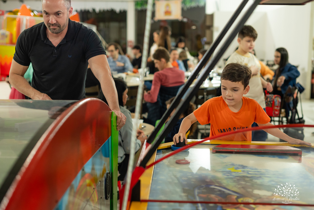 aniversário - 4 anos - Vicente - fotografia infantil - festa infantil - super-heróis - amigos - família -  -Pelotas - playground - Antônio Rocha Fotografias - registro de momentos - tio Guigui - Homem Aranha - Hulck - infância - Meu Herói