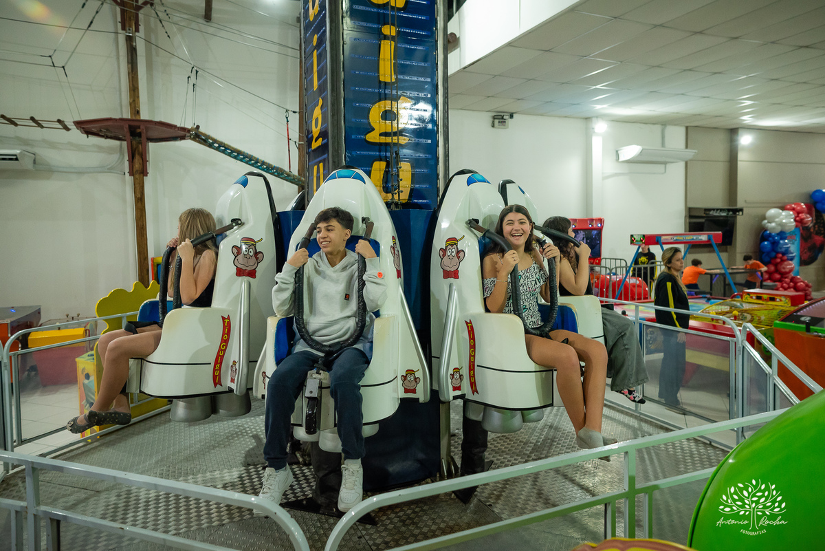 aniversário - 4 anos - Vicente - fotografia infantil - festa infantil - super-heróis - amigos - família -  -Pelotas - playground - Antônio Rocha Fotografias - registro de momentos - tio Guigui - Homem Aranha - Hulck - infância - Meu Herói