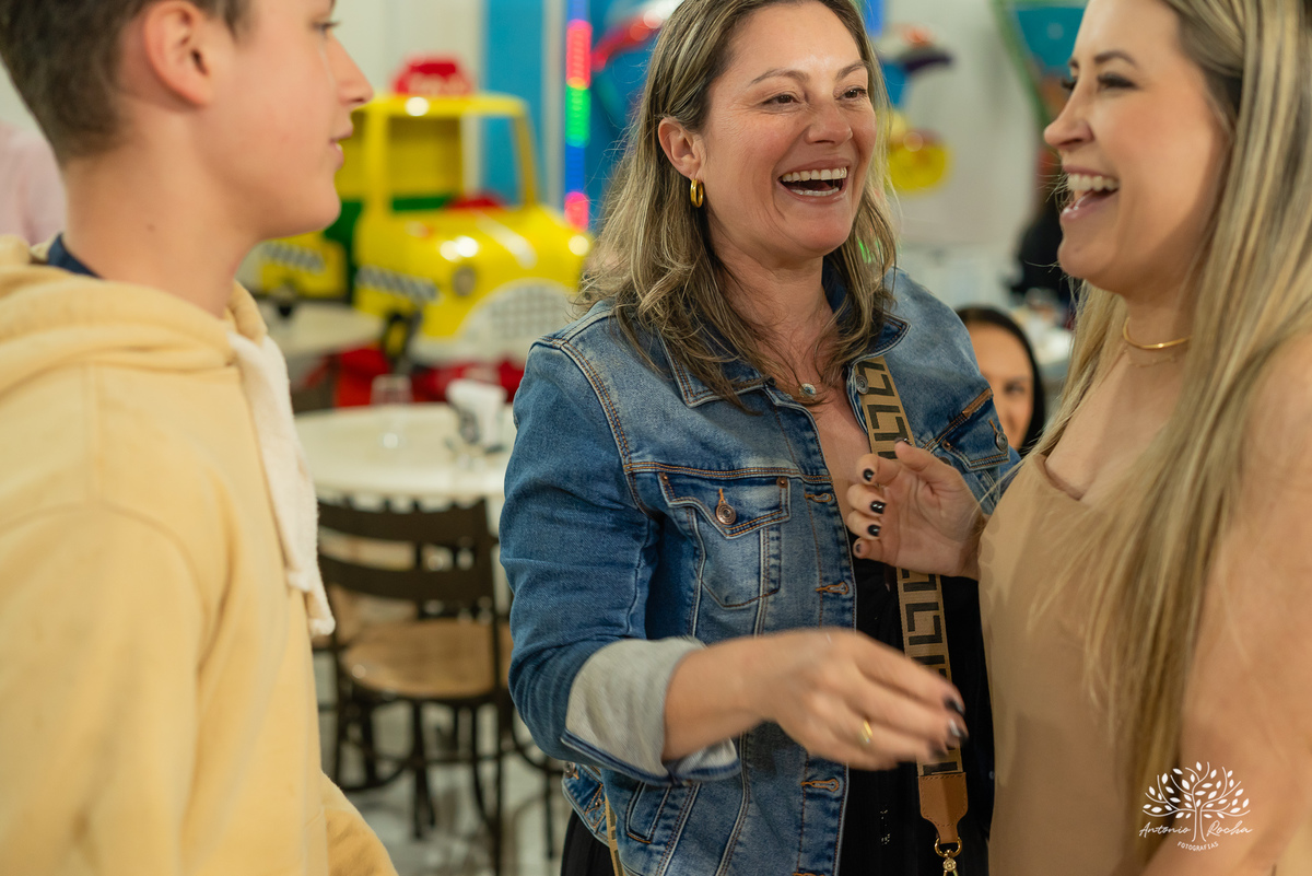 aniversário - 4 anos - Vicente - fotografia infantil - festa infantil - super-heróis - amigos - família -  -Pelotas - playground - Antônio Rocha Fotografias - registro de momentos - tio Guigui - Homem Aranha - Hulck - infância - Meu Herói