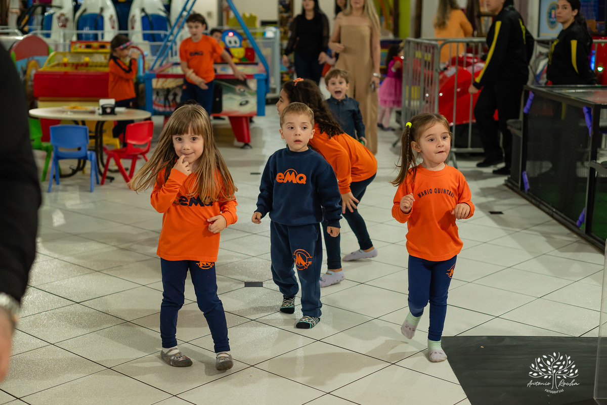 aniversário - 4 anos - Vicente - fotografia infantil - festa infantil - super-heróis - amigos - família -  -Pelotas - playground - Antônio Rocha Fotografias - registro de momentos - tio Guigui - Homem Aranha - Hulck - infância - Meu Herói
