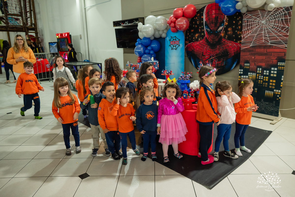 aniversário - 4 anos - Vicente - fotografia infantil - festa infantil - super-heróis - amigos - família -  -Pelotas - playground - Antônio Rocha Fotografias - registro de momentos - tio Guigui - Homem Aranha - Hulck - infância - Meu Herói