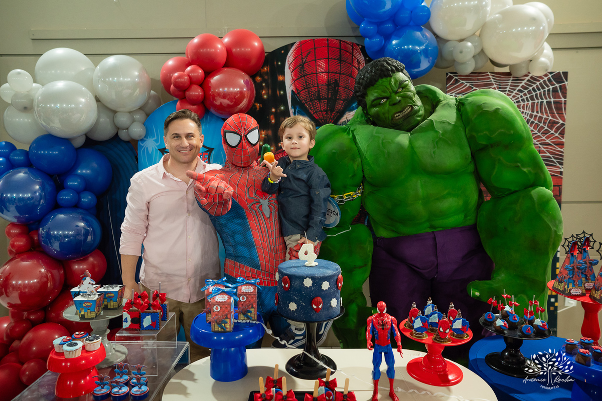 aniversário - 4 anos - Vicente - fotografia infantil - festa infantil - super-heróis - amigos - família -  -Pelotas - playground - Antônio Rocha Fotografias - registro de momentos - tio Guigui - Homem Aranha - Hulck - infância - Meu Herói