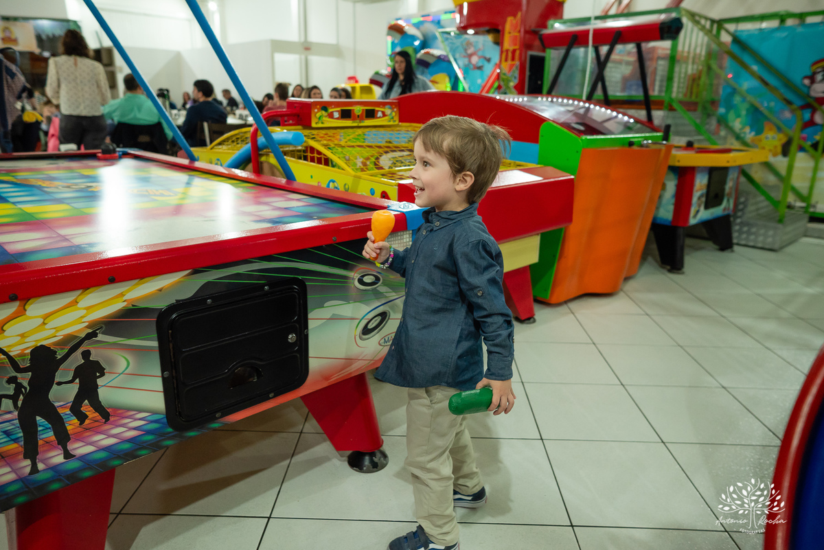aniversário - 4 anos - Vicente - fotografia infantil - festa infantil - super-heróis - amigos - família -  -Pelotas - playground - Antônio Rocha Fotografias - registro de momentos - tio Guigui - Homem Aranha - Hulck - infância - Meu Herói