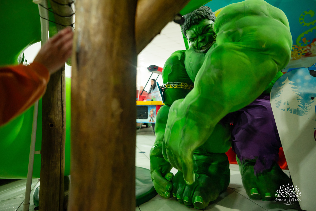 aniversário - 4 anos - Vicente - fotografia infantil - festa infantil - super-heróis - amigos - família -  -Pelotas - playground - Antônio Rocha Fotografias - registro de momentos - tio Guigui - Homem Aranha - Hulck - infância - Meu Herói