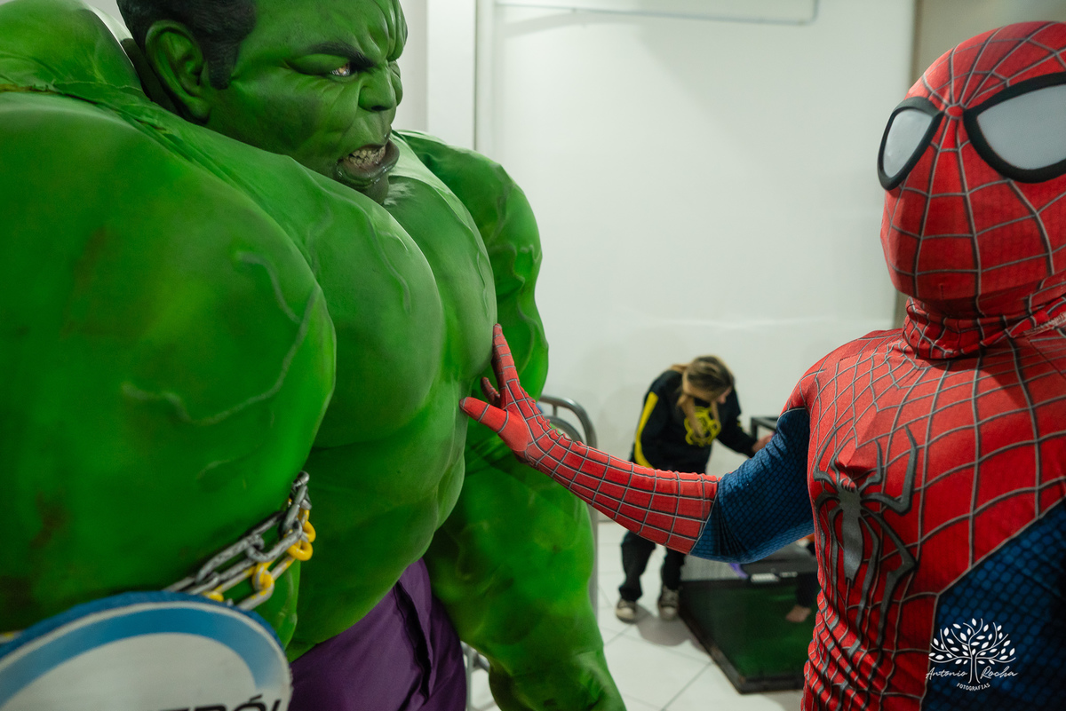 aniversário - 4 anos - Vicente - fotografia infantil - festa infantil - super-heróis - amigos - família -  -Pelotas - playground - Antônio Rocha Fotografias - registro de momentos - tio Guigui - Homem Aranha - Hulck - infância - Meu Herói