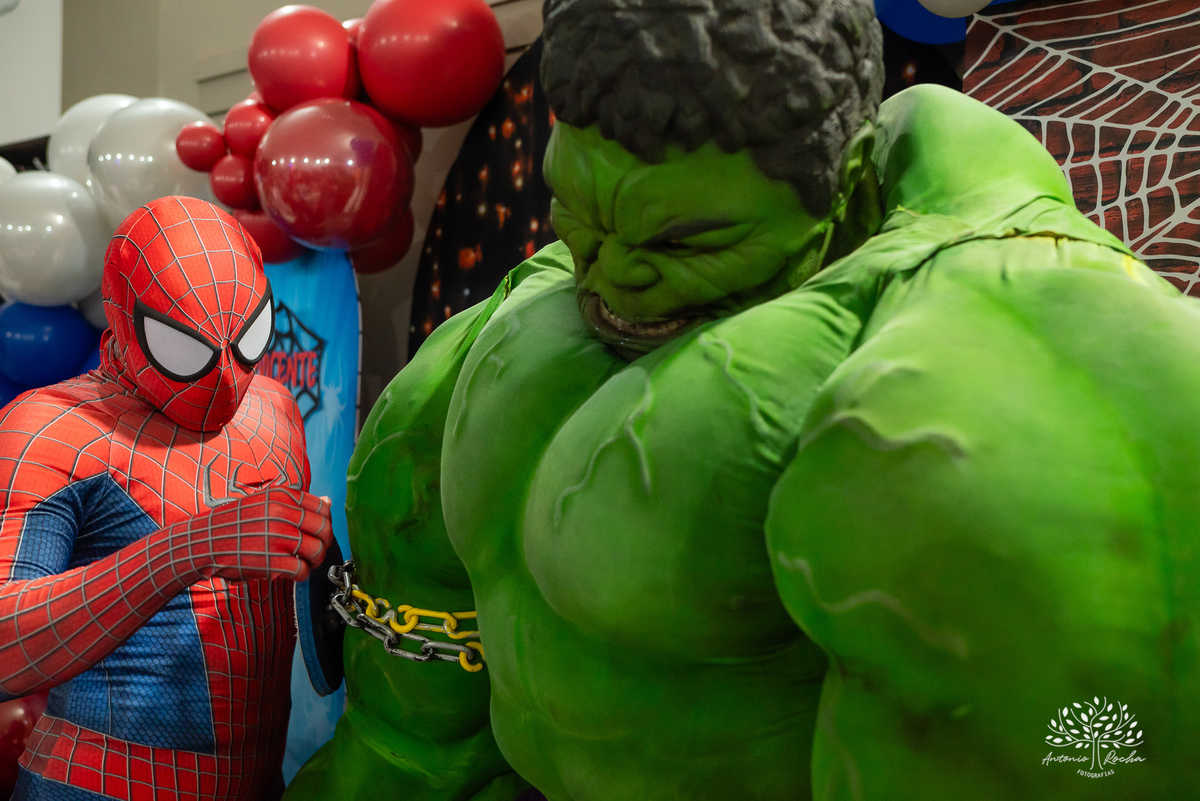 aniversário - 4 anos - Vicente - fotografia infantil - festa infantil - super-heróis - amigos - família -  -Pelotas - playground - Antônio Rocha Fotografias - registro de momentos - tio Guigui - Homem Aranha - Hulck - infância - Meu Herói