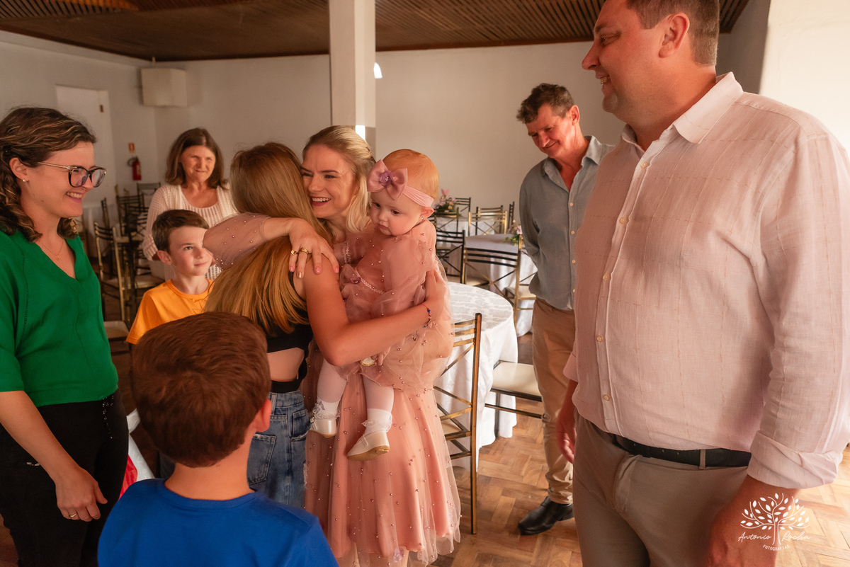 amor de mãe - conexão especial - primeiro aninho - Laura - fotografia infantil - Antonio Rocha Fotografias - estilo alemão - festa infantil – Cascata Doce Sabor - Salão Stark-  registro fotográfico - cascata de chocolates - café colonial - Pelotas