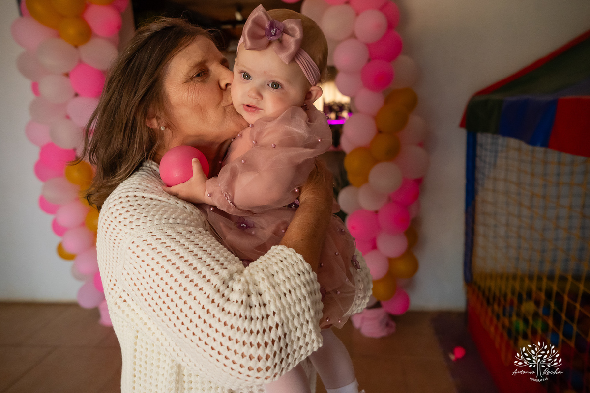amor de mãe - conexão especial - primeiro aninho - Laura - fotografia infantil - Antonio Rocha Fotografias - estilo alemão - festa infantil – Cascata Doce Sabor - Salão Stark-  registro fotográfico - cascata de chocolates - café colonial - Pelotas