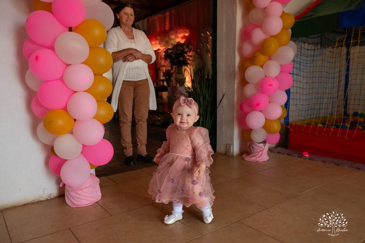 amor de mãe - conexão especial - primeiro aninho - Laura - fotografia infantil - Antonio Rocha Fotografias - estilo alemão - festa infantil – Cascata Doce Sabor - Salão Stark-  registro fotográfico - cascata de chocolates - café colonial - Pelotas