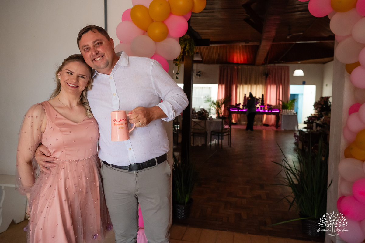 amor de mãe - conexão especial - primeiro aninho - Laura - fotografia infantil - Antonio Rocha Fotografias - estilo alemão - festa infantil – Cascata Doce Sabor - Salão Stark-  registro fotográfico - cascata de chocolates - café colonial - Pelotas