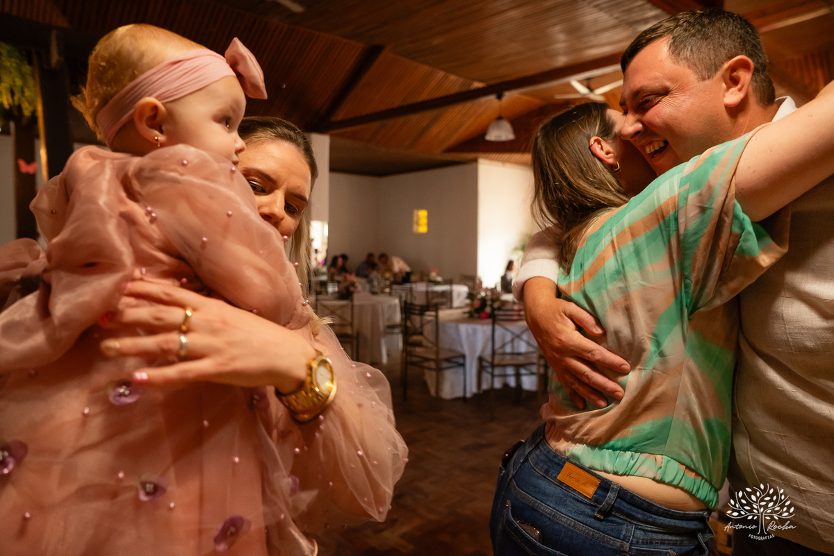 amor de mãe - conexão especial - primeiro aninho - Laura - fotografia infantil - Antonio Rocha Fotografias - estilo alemão - festa infantil – Cascata Doce Sabor - Salão Stark-  registro fotográfico - cascata de chocolates - café colonial - Pelotas